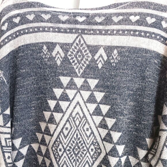 Charming Charlie Made In The USA Geometric Aztec Design Sz M Top Blueish Gray - Picture 7 of 12